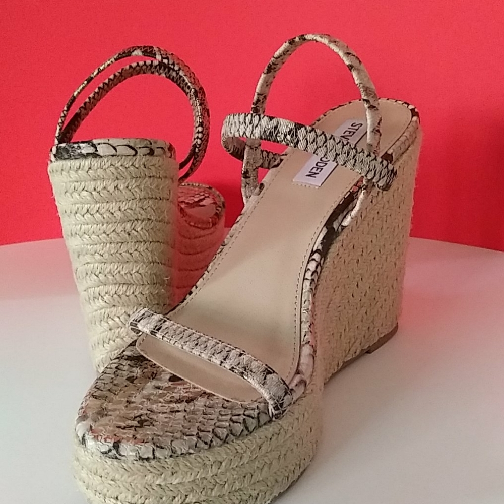 💖 Steve Madden Skylight Wedge Sandal💖